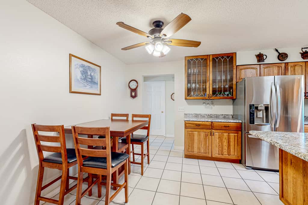 Inviting  dog-friendly home with pool, hot tub, enclosed yard, & WD