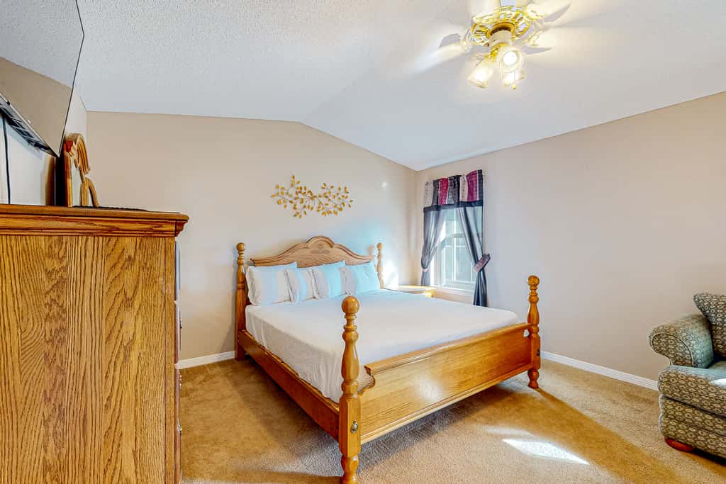 Inviting  dog-friendly home with pool, hot tub, enclosed yard, & WD