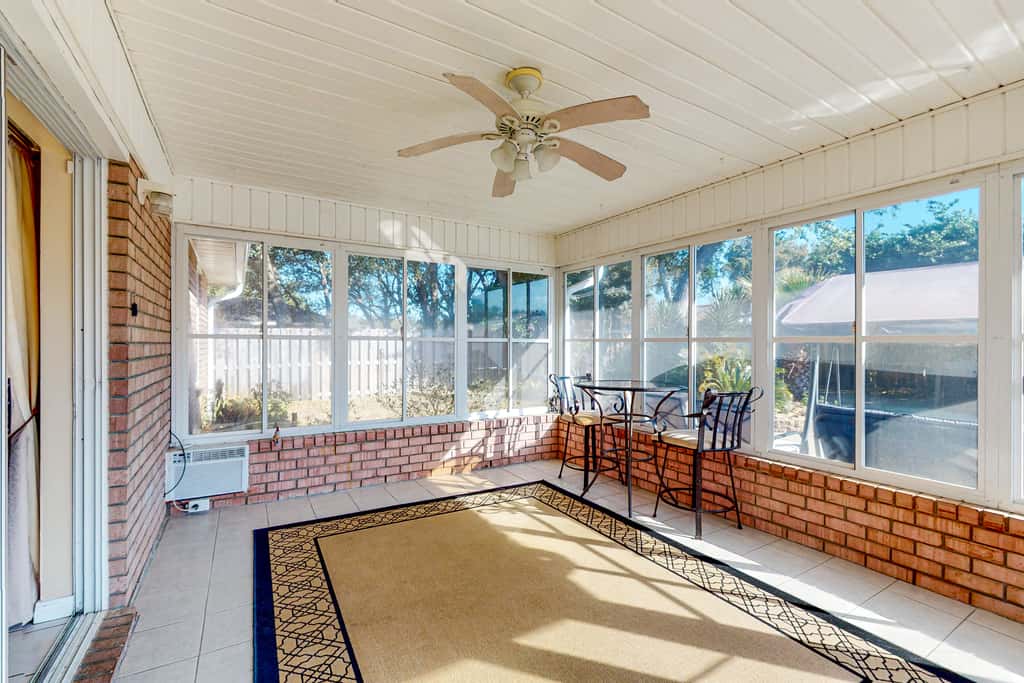 Inviting  dog-friendly home with pool, hot tub, enclosed yard, & WD