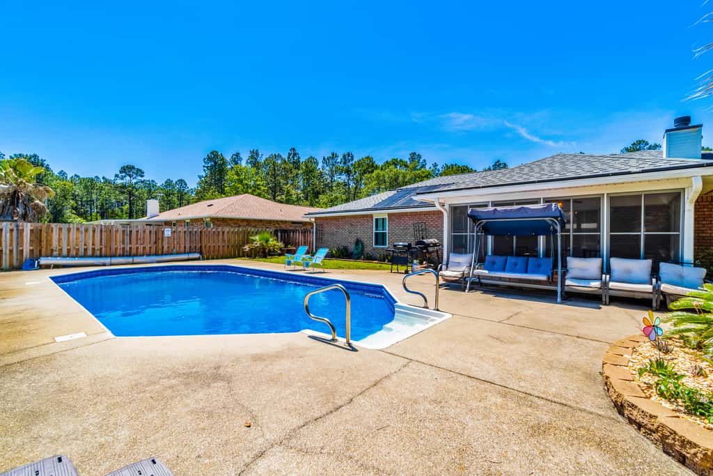 Inviting  dog-friendly home with pool, hot tub, enclosed yard, & WD