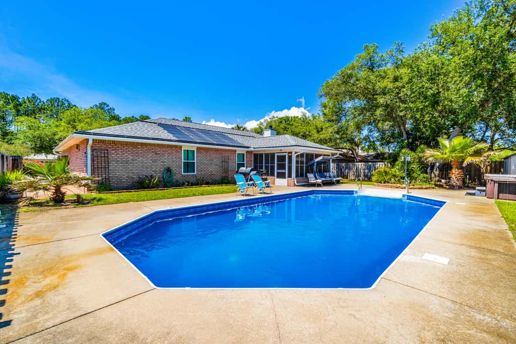 Inviting  dog-friendly home with pool, hot tub, enclosed yard, & WD