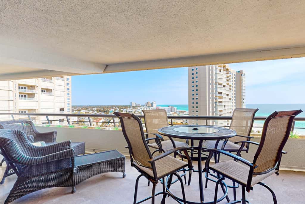 Gorgeious beachview condo with large balcony & shared pool