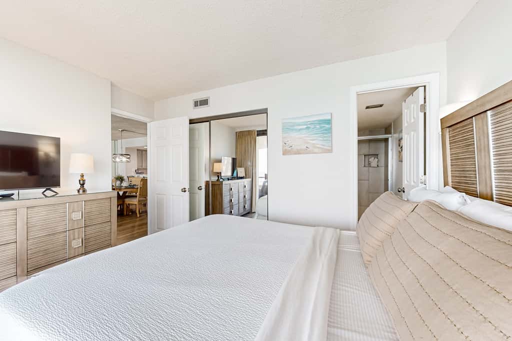 Gorgeious beachview condo with large balcony & shared pool