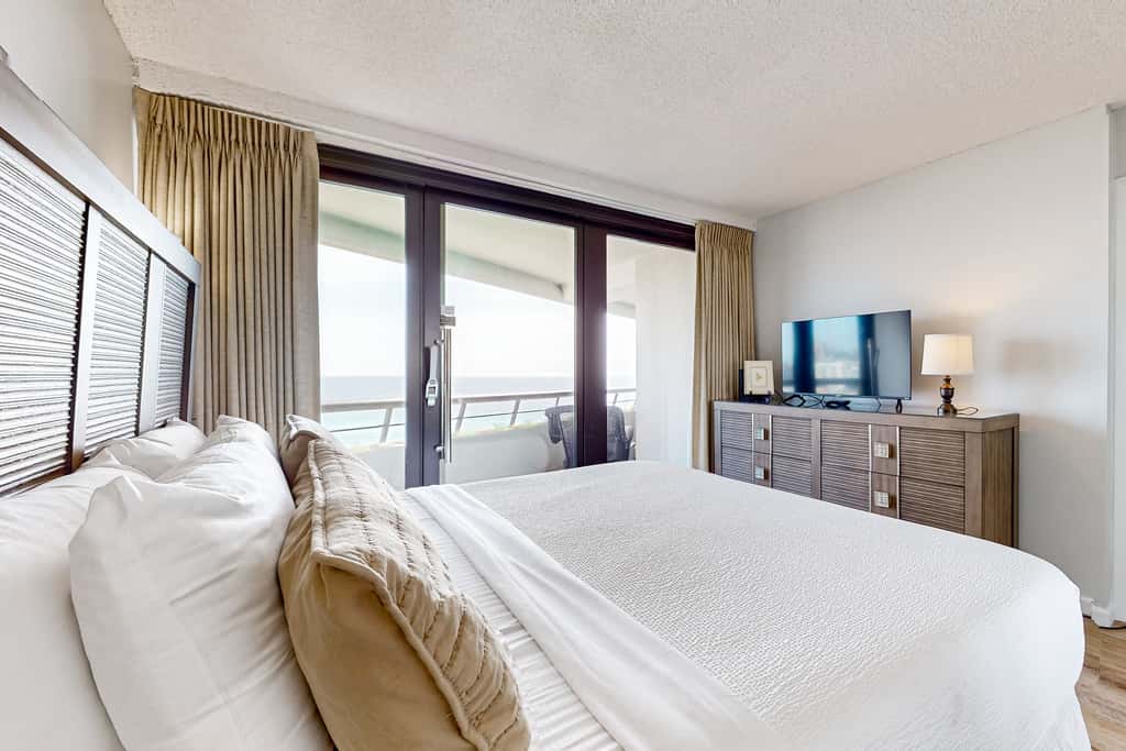 Gorgeious beachview condo with large balcony & shared pool