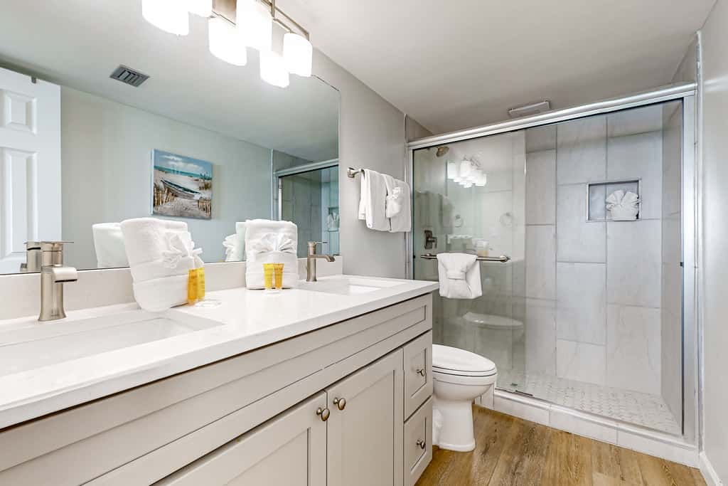 Gorgeious beachview condo with large balcony & shared pool