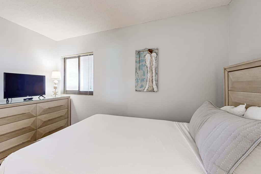 Gorgeious beachview condo with large balcony & shared pool