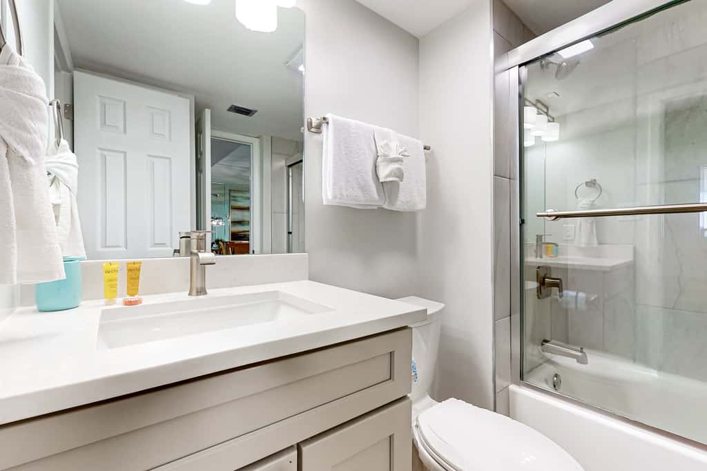 Gorgeious beachview condo with large balcony & shared pool