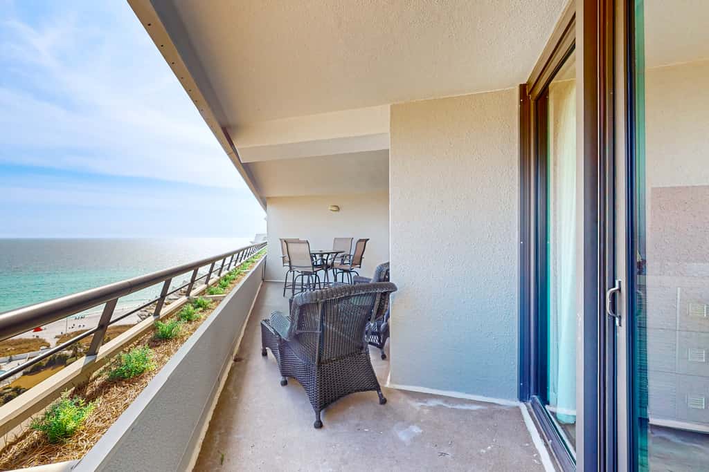 Gorgeious beachview condo with large balcony & shared pool