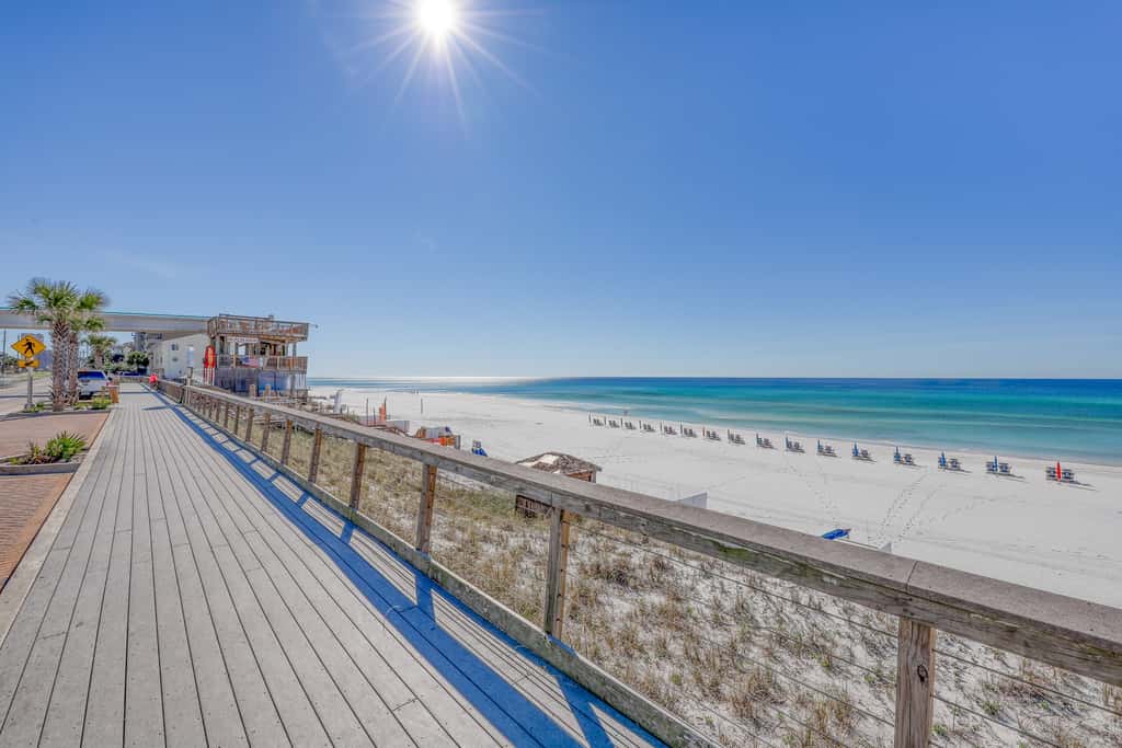 Gorgeious beachview condo with large balcony & shared pool