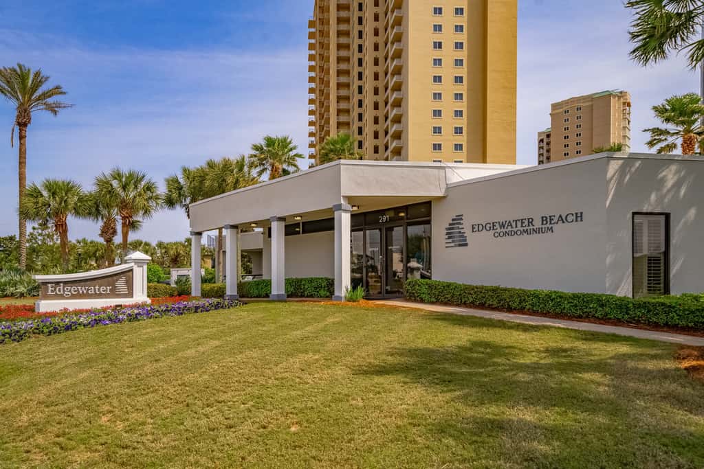Gorgeious beachview condo with large balcony & shared pool