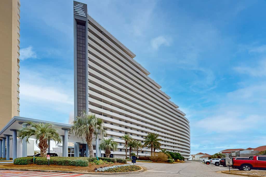 Gorgeious beachview condo with large balcony & shared pool