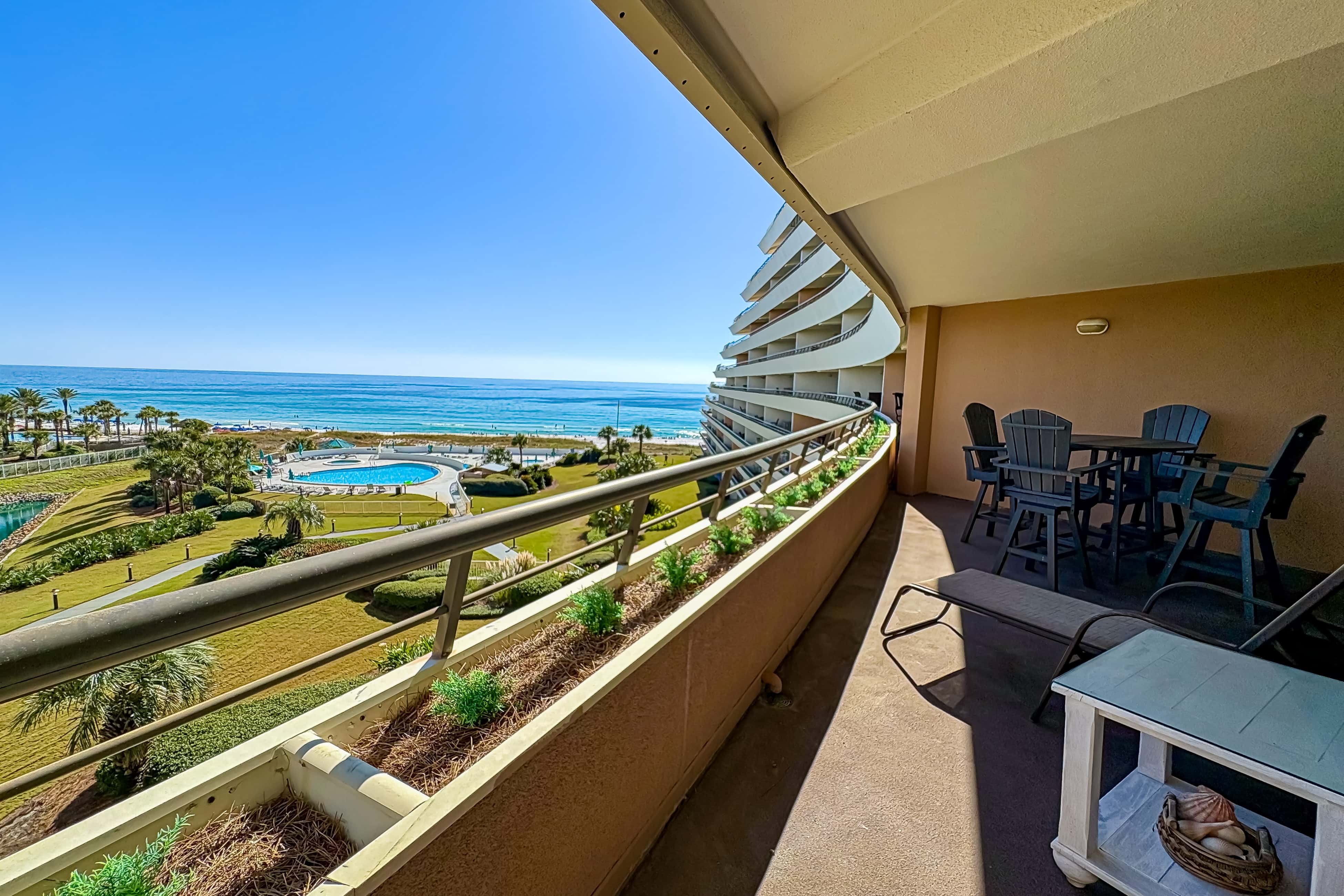 Gorgeous coastal condo with shared pool and easy beach access