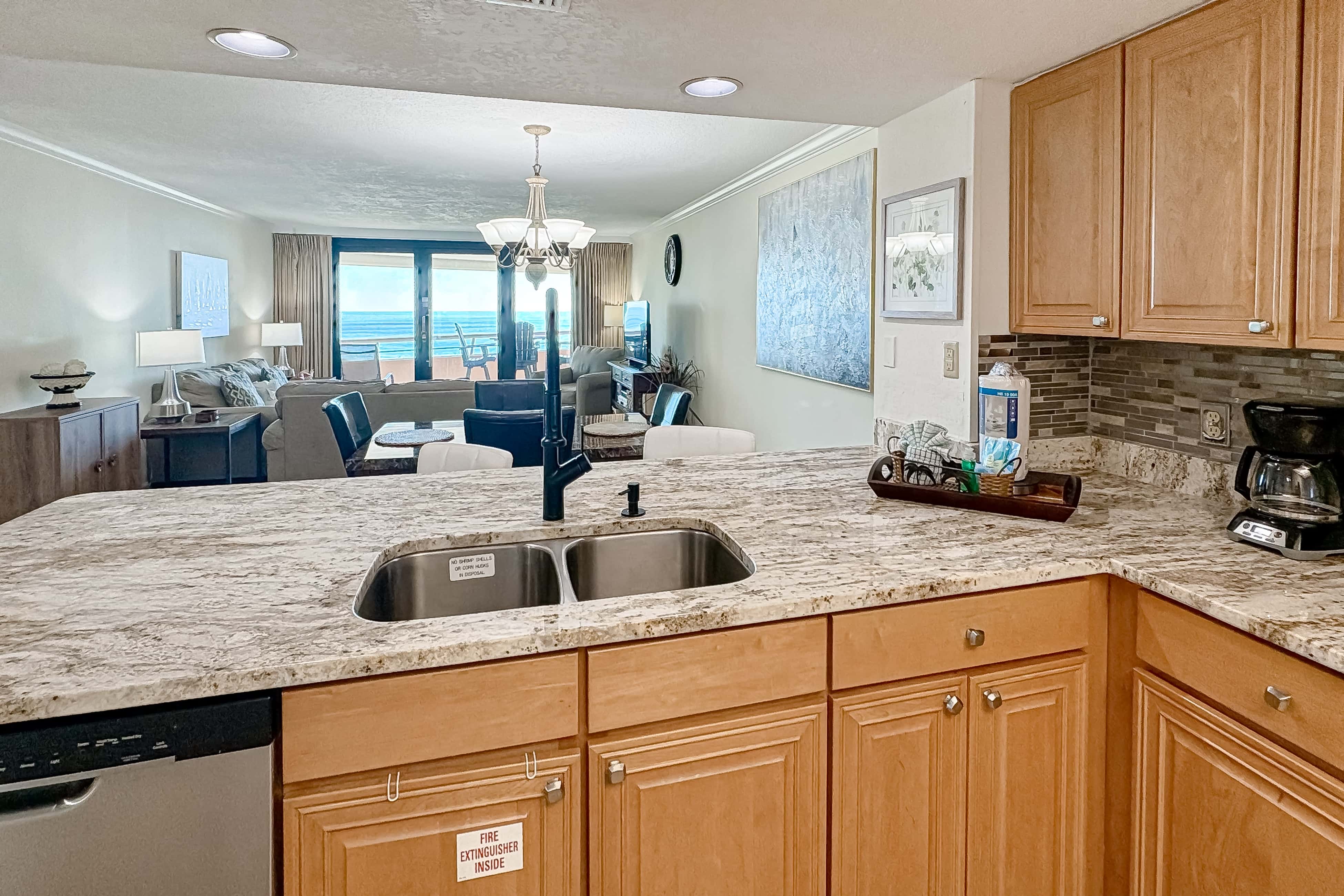 Gorgeous coastal condo with shared pool and easy beach access