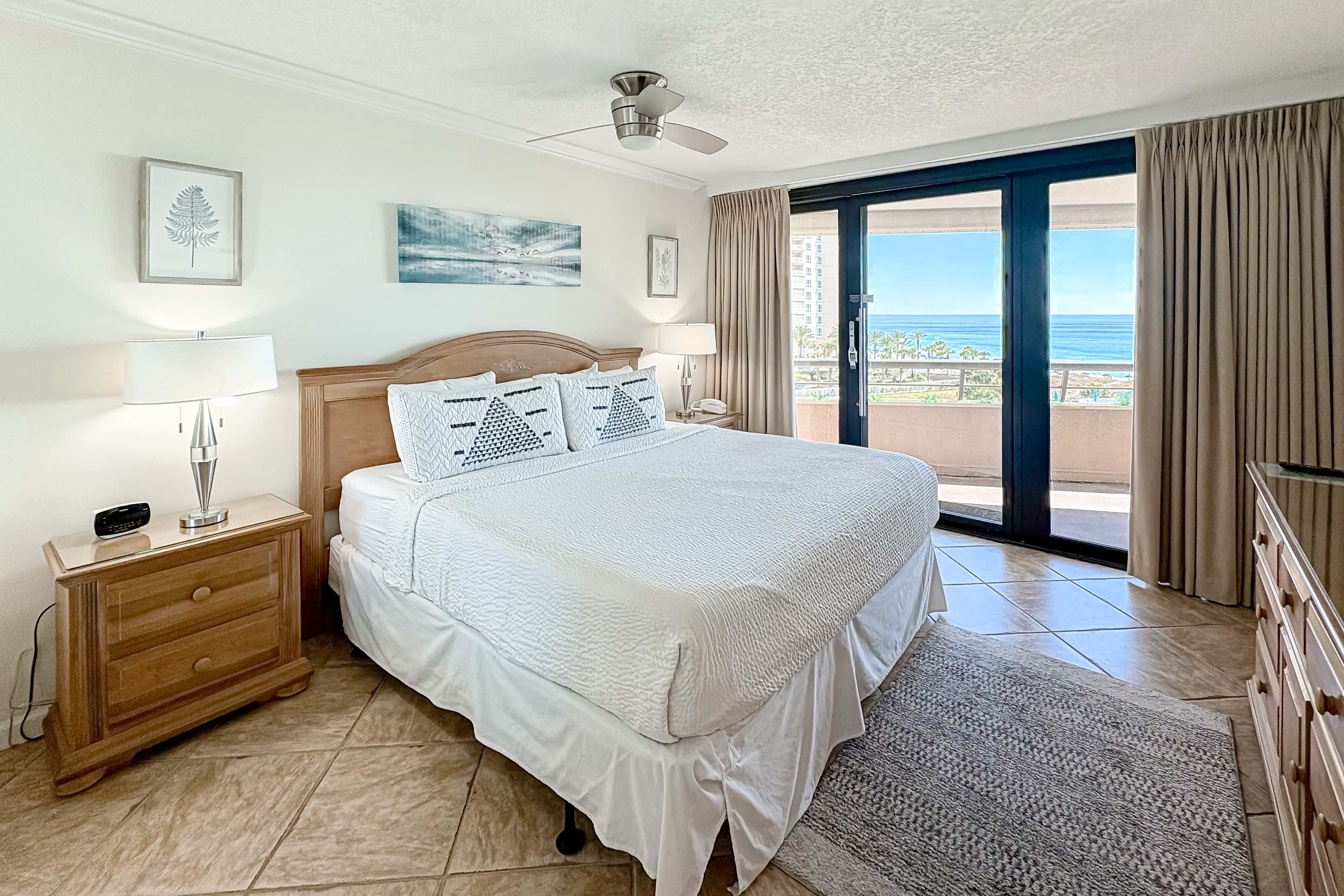 Gorgeous coastal condo with shared pool and easy beach access