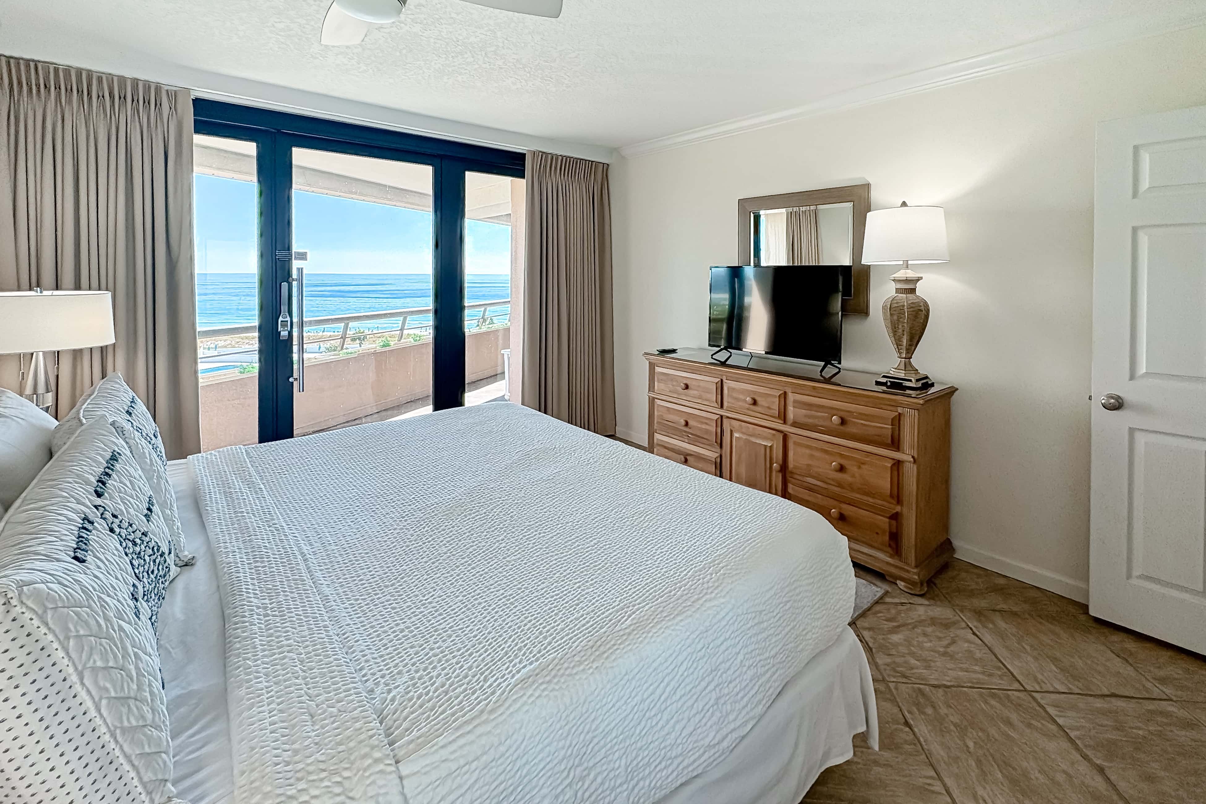 Gorgeous coastal condo with shared pool and easy beach access