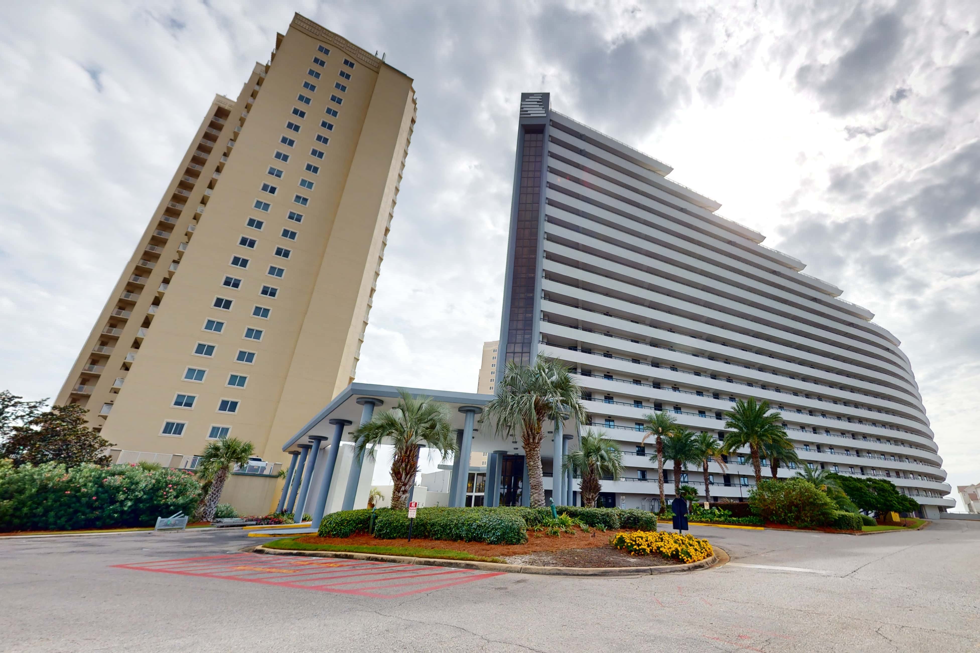 Gorgeous coastal condo with shared pool and easy beach access