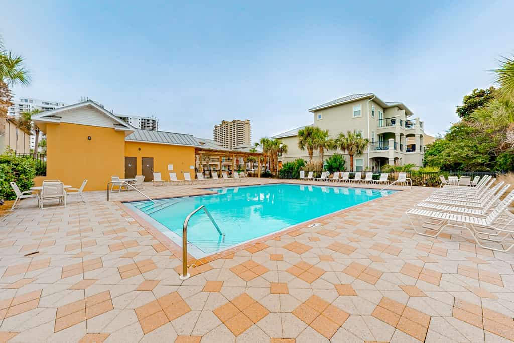 Contemporary coastal townhome with on-site pool/beach access & private patio
