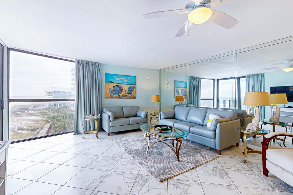 3rd Floor condo, 2 beach chairs included, Close to dining
