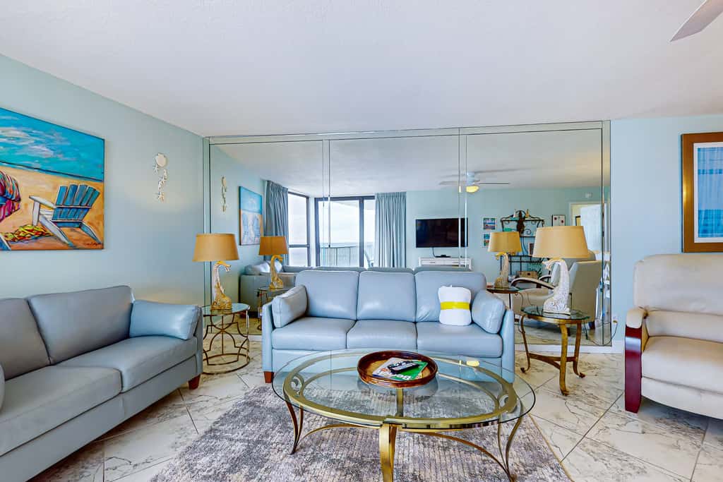 3rd Floor condo, 2 beach chairs included, Close to dining