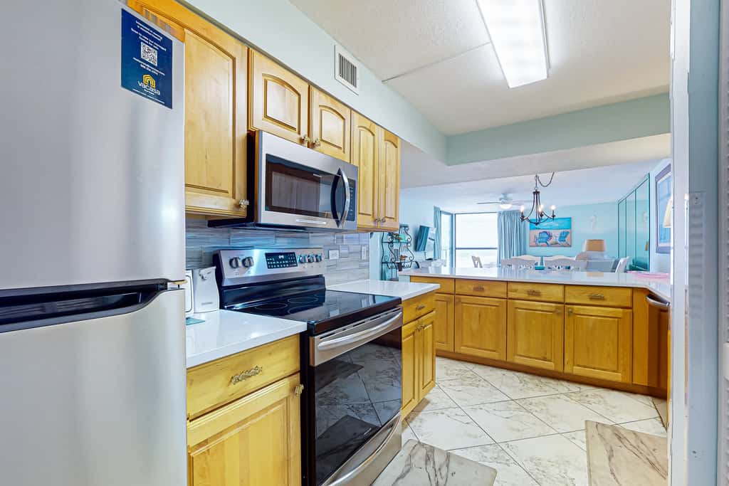 3rd Floor condo, 2 beach chairs included, Close to dining