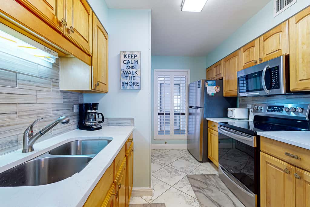 3rd Floor condo, 2 beach chairs included, Close to dining