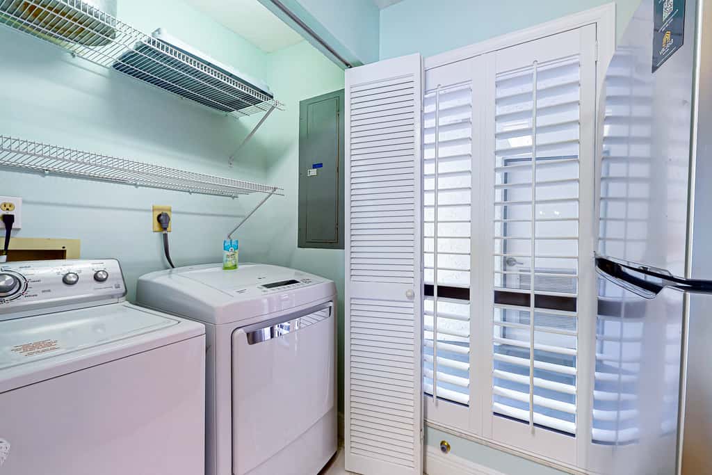 3rd Floor condo, 2 beach chairs included, Close to dining