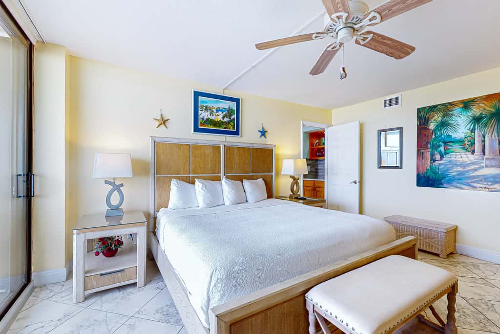 3rd Floor condo, 2 beach chairs included, Close to dining