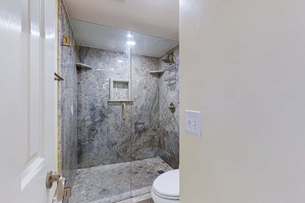 3rd Floor condo, 2 beach chairs included, Close to dining