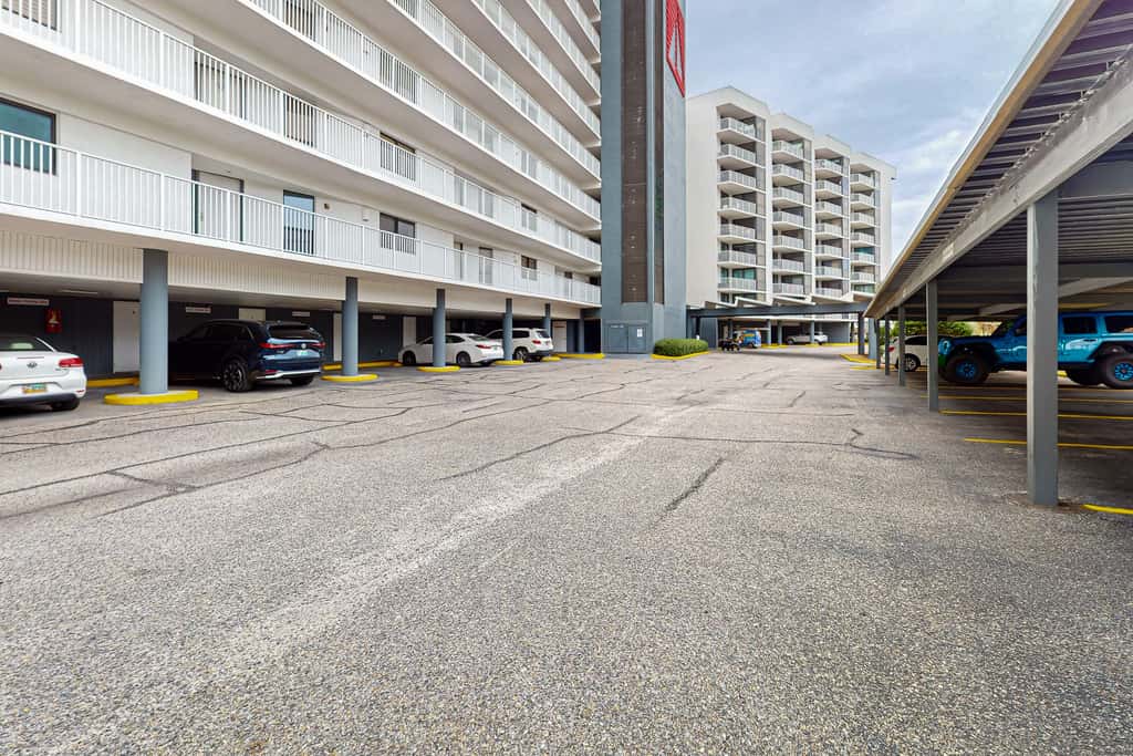 3rd Floor condo, 2 beach chairs included, Close to dining