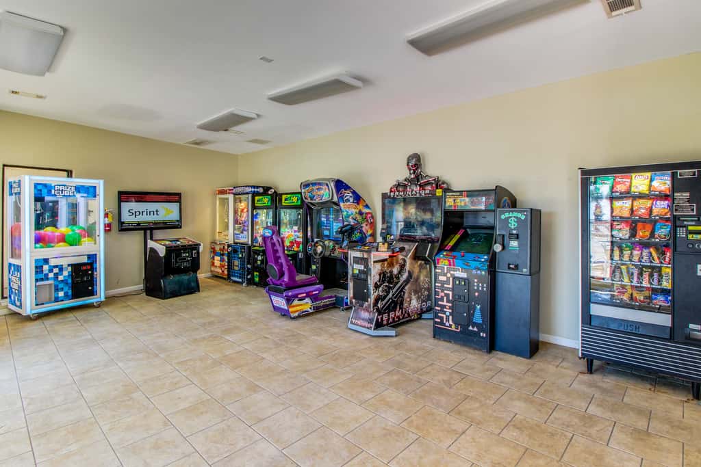3rd Floor condo, 2 beach chairs included, Close to dining