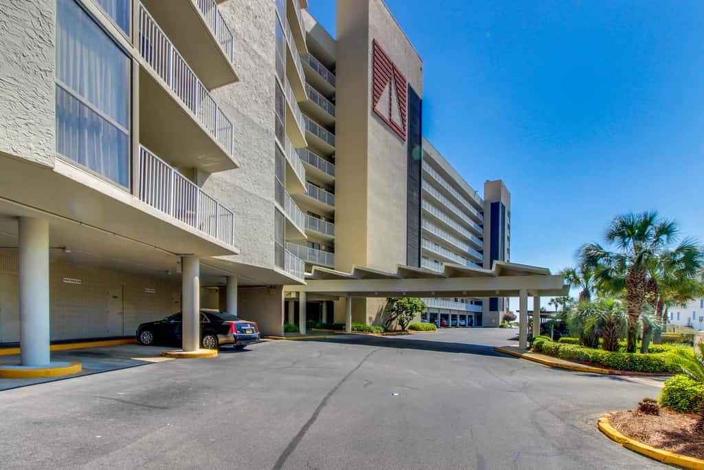 3rd Floor condo, 2 beach chairs included, Close to dining
