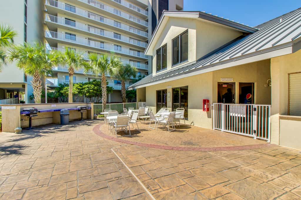 3rd Floor condo, 2 beach chairs included, Close to dining