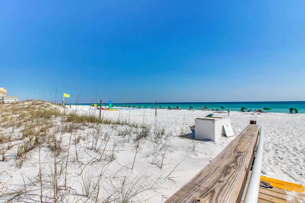 3rd Floor condo, 2 beach chairs included, Close to dining