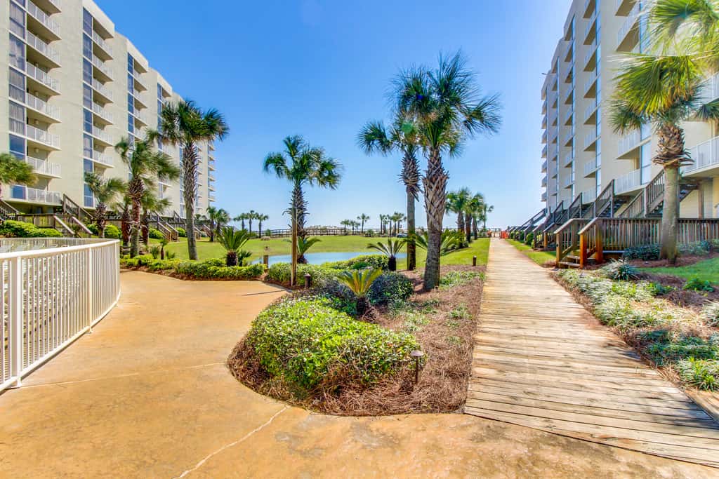 3rd Floor condo, 2 beach chairs included, Close to dining