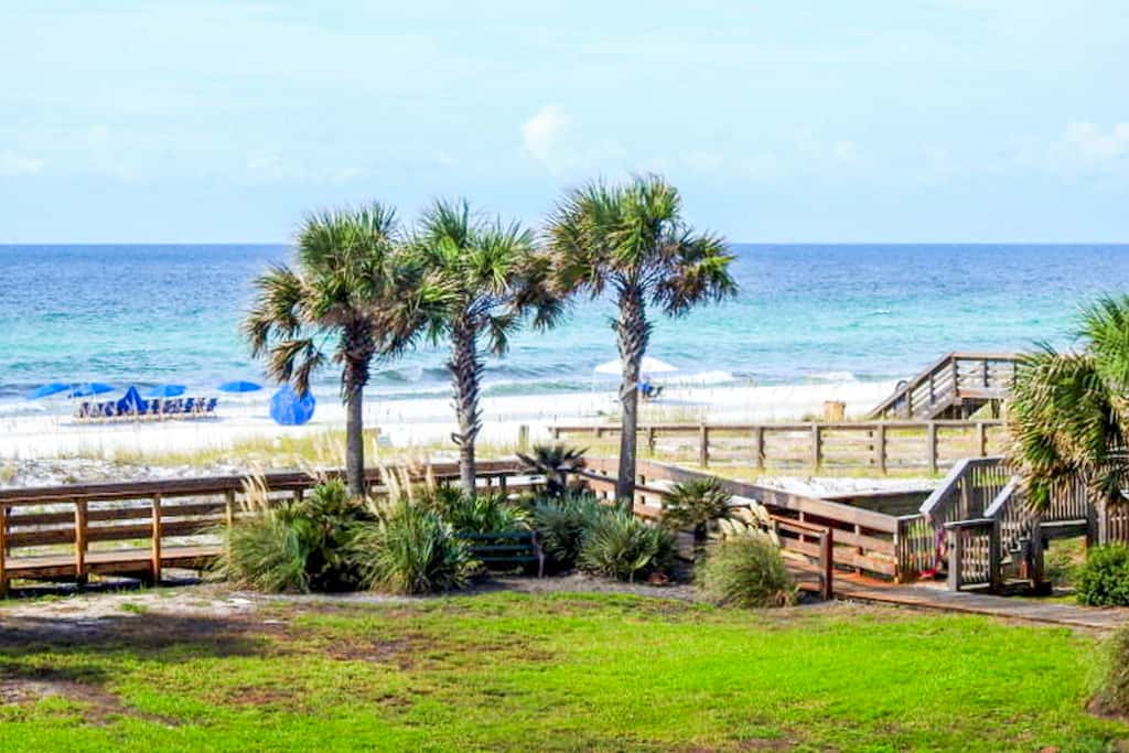 3rd Floor condo, 2 beach chairs included, Close to dining