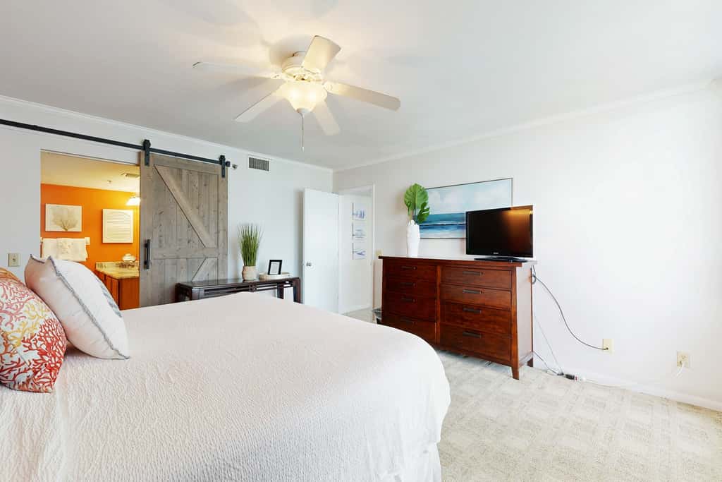 Beachfront condo with Gulf-view balcony & on-site pool,hot tub,tennis