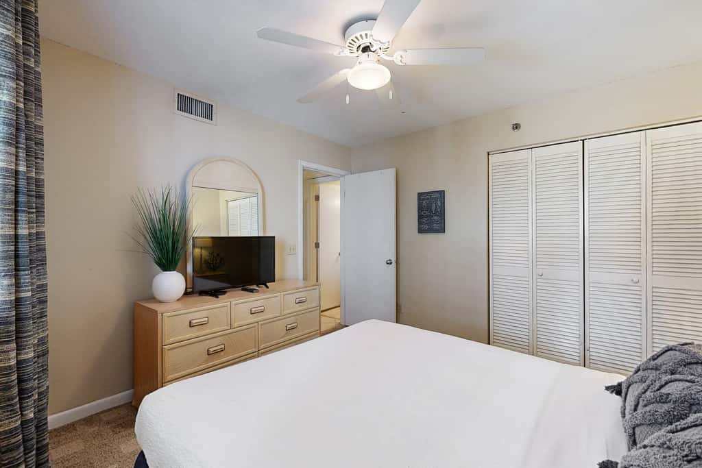 Beachfront condo with Gulf-view balcony & on-site pool,hot tub,tennis