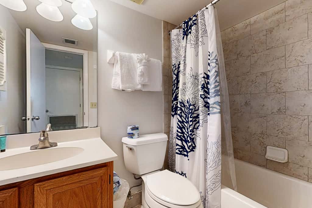 Beachfront condo with Gulf-view balcony & on-site pool,hot tub,tennis