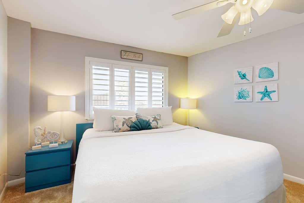 Beachfront condo with Gulf-view balcony & on-site pool,hot tub,tennis