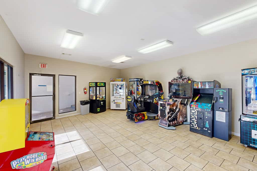 Beachfront condo with Gulf-view balcony & on-site pool,hot tub,tennis