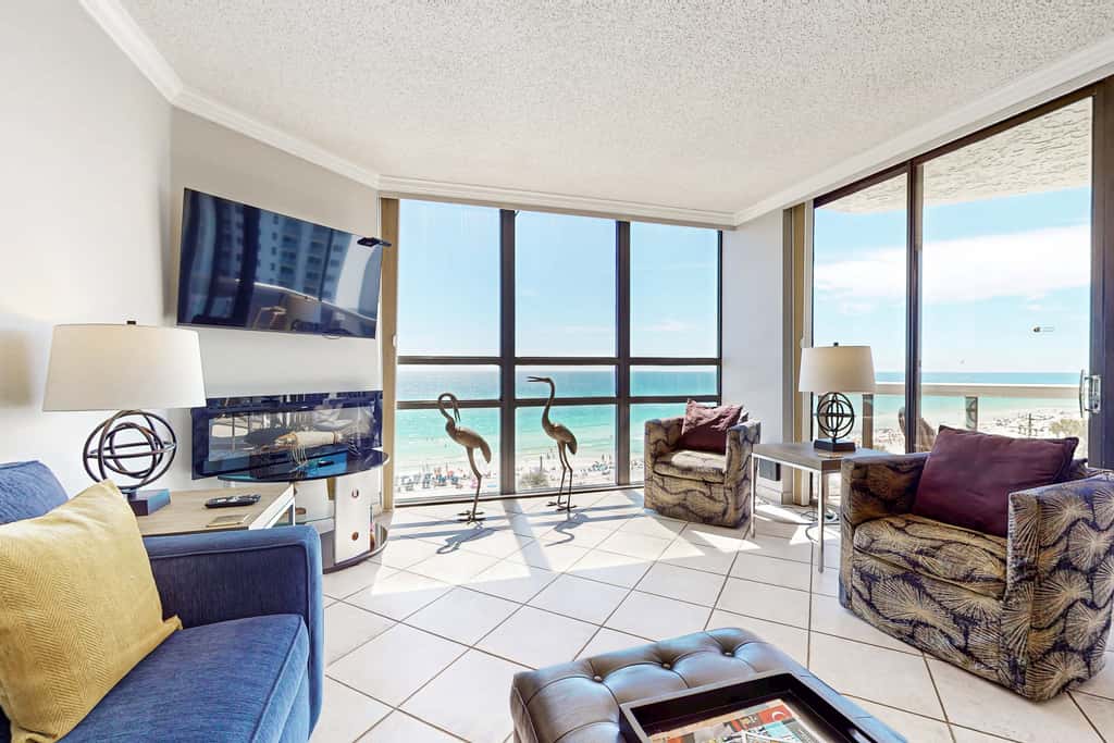 Beautiful gulf-front villa with free WiFi, shared pool & hot tub, central AC, views