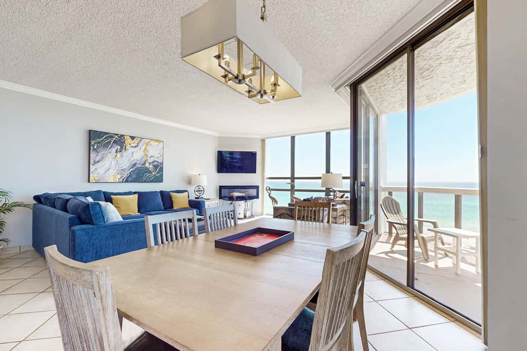 Beautiful gulf-front villa with free WiFi, shared pool & hot tub, central AC, views