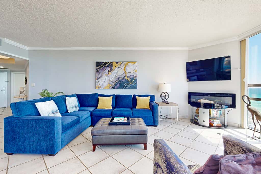 Beautiful gulf-front villa with free WiFi, shared pool & hot tub, central AC, views