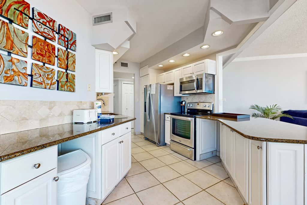 Beautiful gulf-front villa with free WiFi, shared pool & hot tub, central AC, views