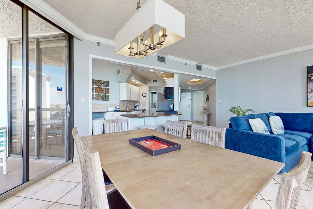 Beautiful gulf-front villa with free WiFi, shared pool & hot tub, central AC, views
