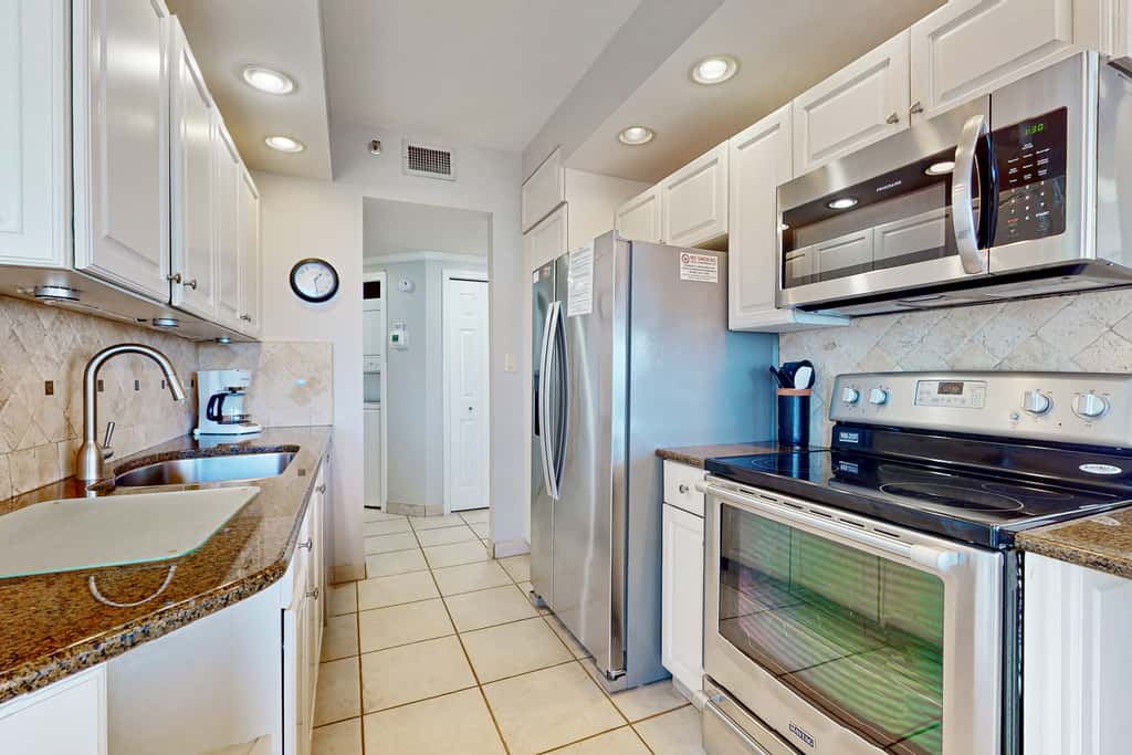 Beautiful gulf-front villa with free WiFi, shared pool & hot tub, central AC, views