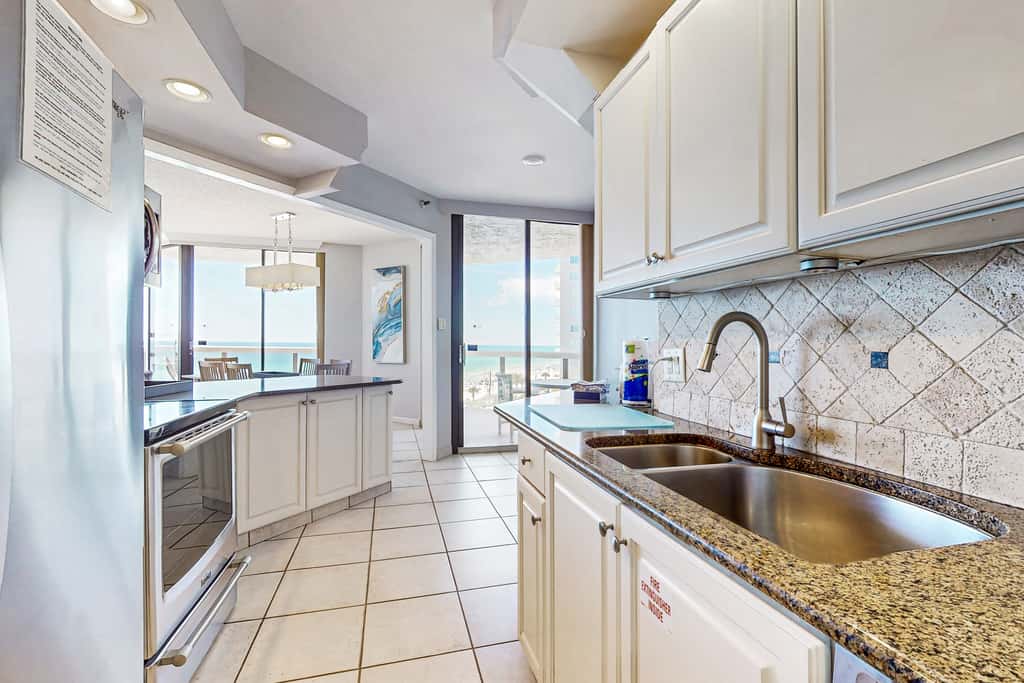 Beautiful gulf-front villa with free WiFi, shared pool & hot tub, central AC, views