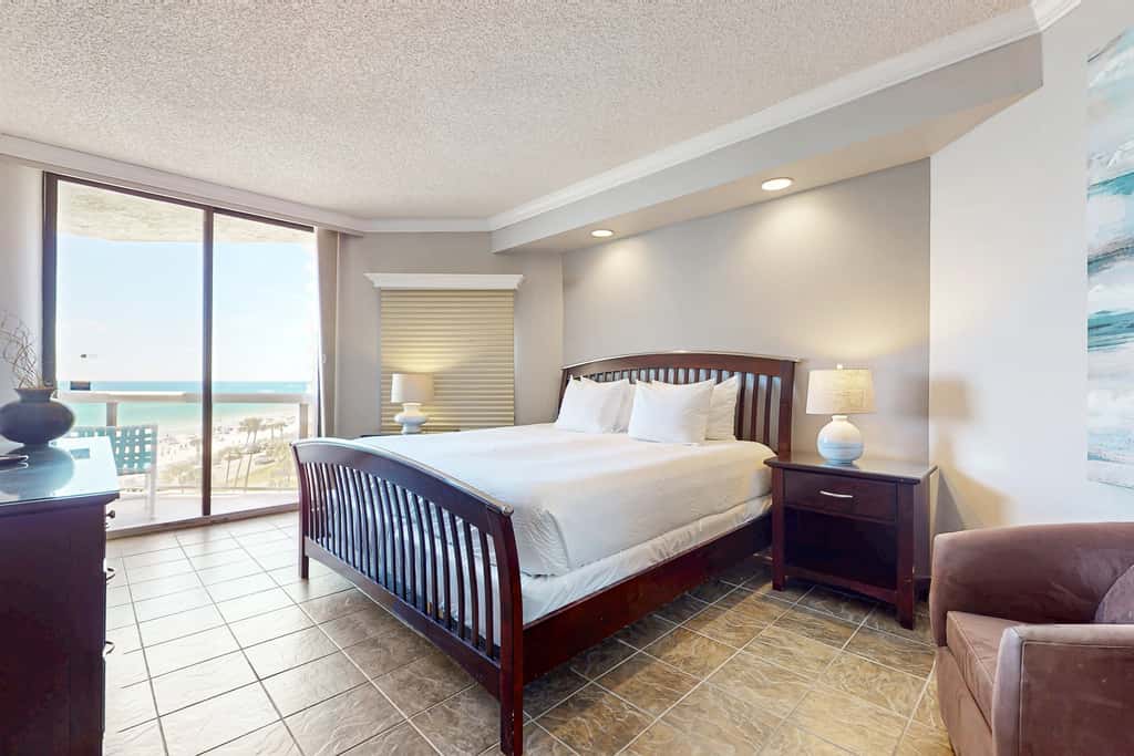 Beautiful gulf-front villa with free WiFi, shared pool & hot tub, central AC, views