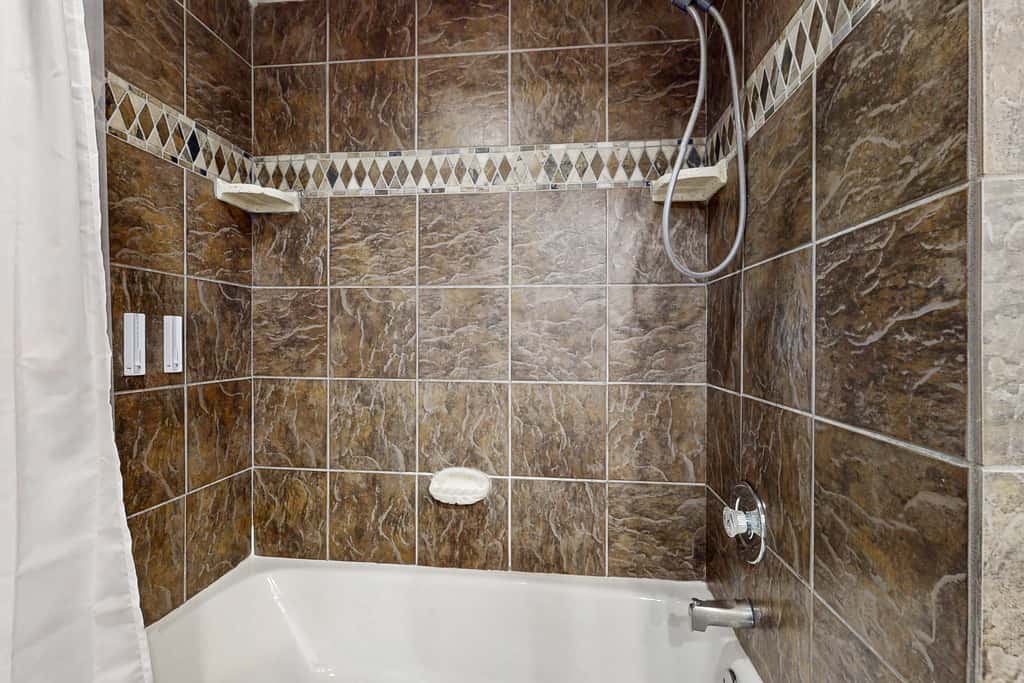 Beautiful gulf-front villa with free WiFi, shared pool & hot tub, central AC, views