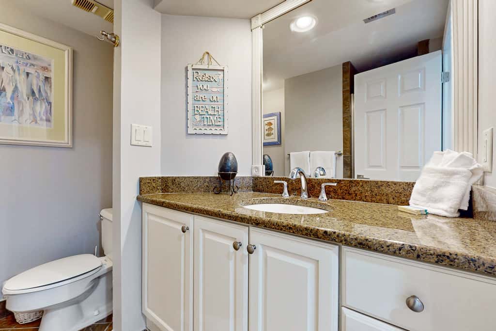 Beautiful gulf-front villa with free WiFi, shared pool & hot tub, central AC, views